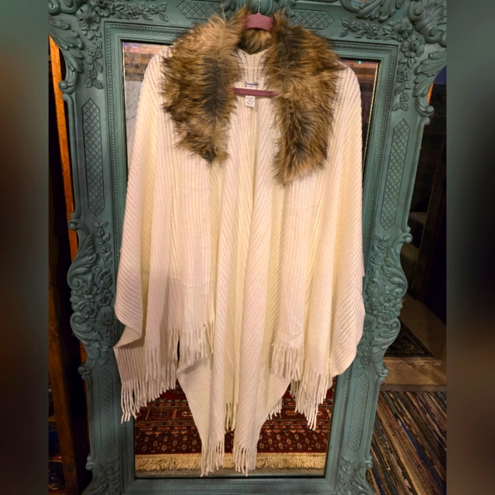 Craft and barrow sweater knit shawl w faux fur trim collar.